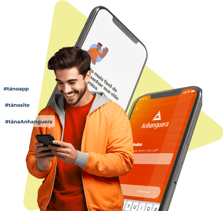 Homem usando app da Anhanguera